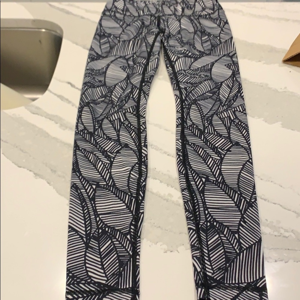 Size 2 lululemon full length patterned leggings
